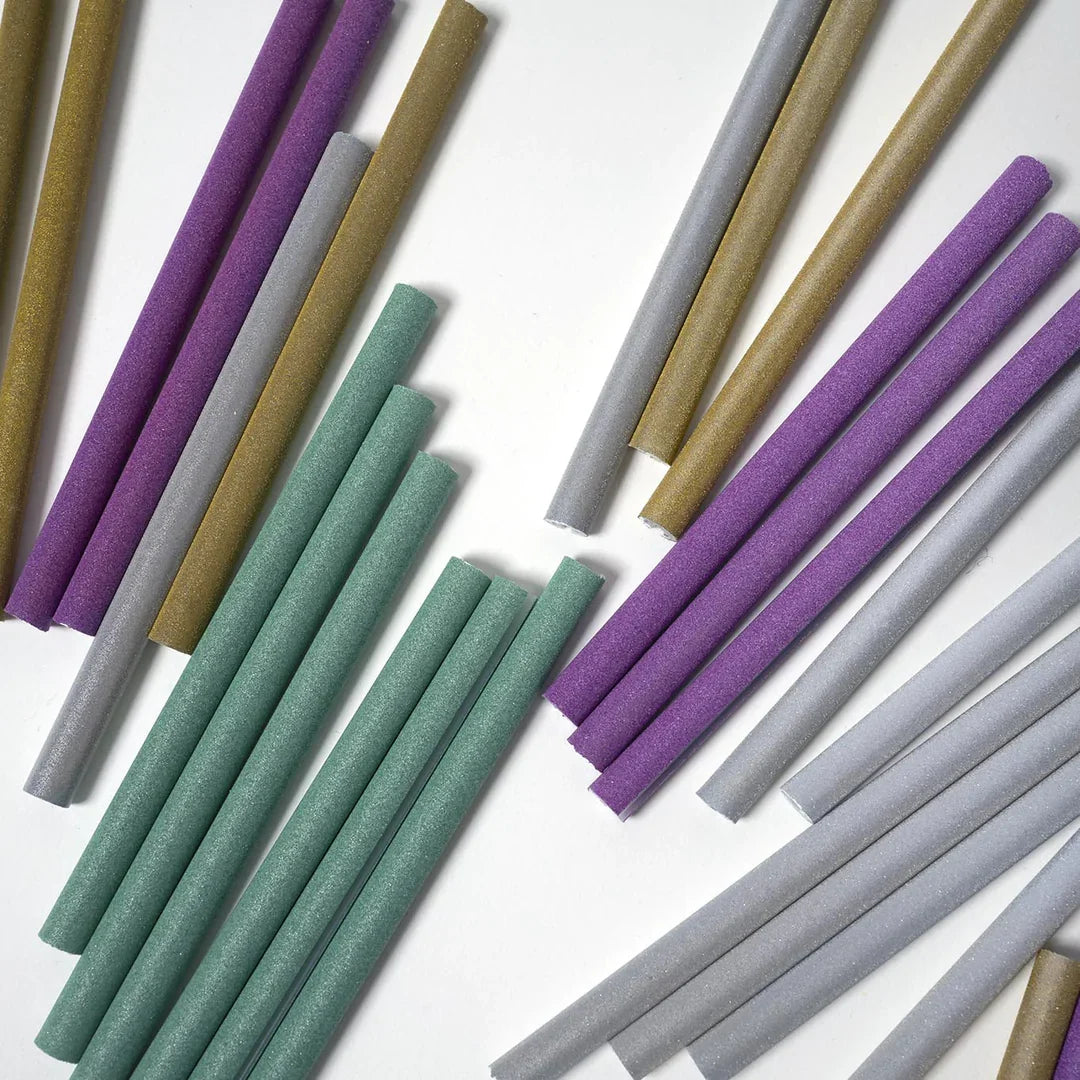 Losse Sparkle-spaakreflectoren in paars, groen, goudkleur en zilverkleur op een witte ondergrond.