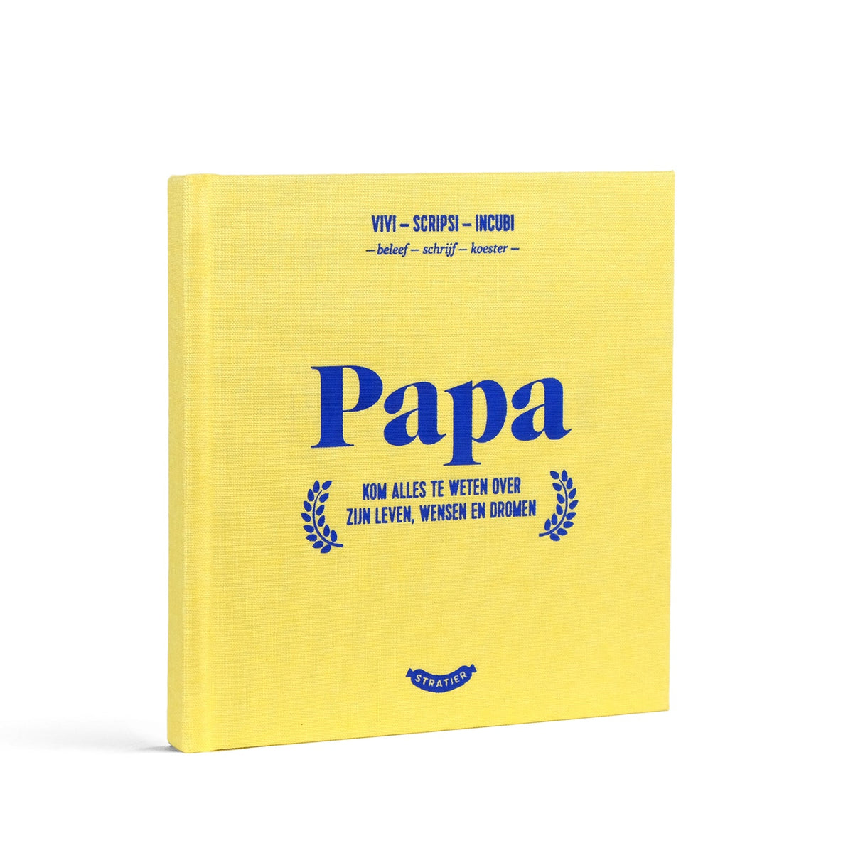 Papa Boekje met gele kaft en blauwe titel, rechtop tegen een witte achtergrond