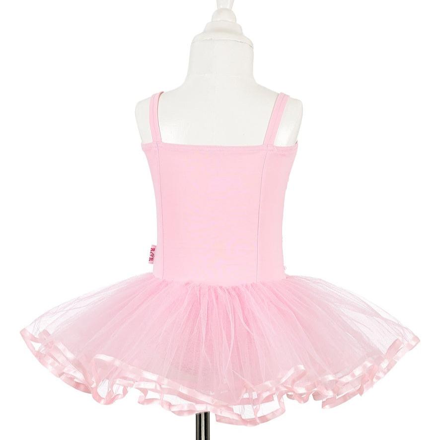 Achterkant van roze tutu jurk Sheila op een paspop, met schouderbandjes, effen rug en uitstaande rok met roze randen.