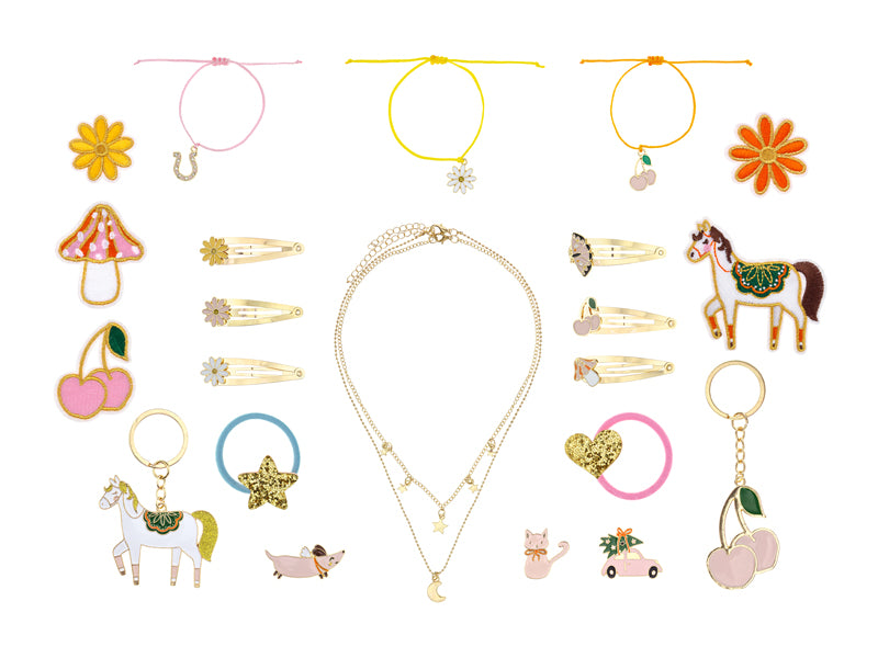 Accessoires uit adventskalender Konijn: armbandjes, haarspeldjes, kettingen en hangers met bloemen en dieren.