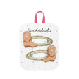 Twee goudkleurige glitterhaarclips met bruine cowgirllaarzen, versierd met een ster en roze glitterdetails.