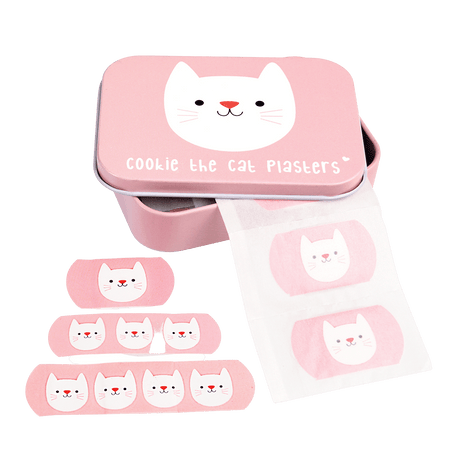 Geopend roze Cookie The Cat-blikje met roze pleisters met witte katten in drie formaten.