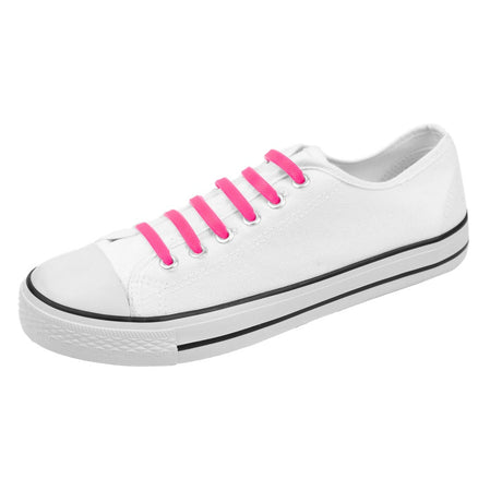 Witte lage sneaker met roze elastische veters zonder strik en zwarte strepen langs de zool.