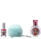 LOL nagellak, lichtblauwe pomponsleutelhanger en rond flesje eau de toilette met roze dop.