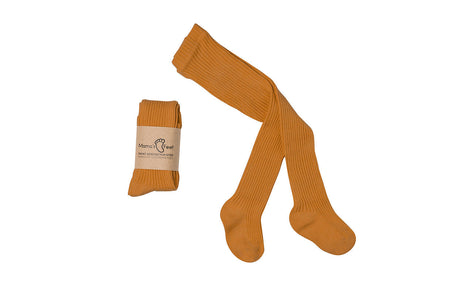 Mosterdgele maillot Classic van Mama's Feet met ribstructuur, uitgevouwen en opgevouwen met papieren wikkel.
