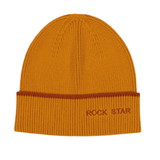 Mosterdkleurige Rock Star muts met omgeslagen boord, caramelkleurig randje en borduursel op een witte achtergrond.