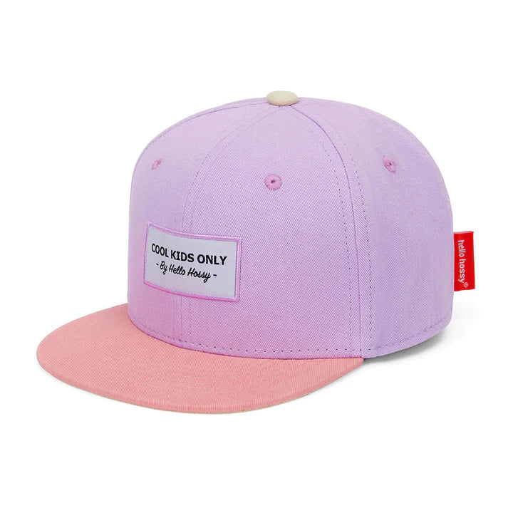 Hello Hossy Mini Purple pet in lila met roze klep en een rechthoekig label op de voorkant.