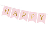 Detail van de roze Happy Birthday-slinger met gouden letters op vlaggetjes.
