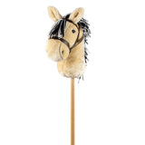 Blond stokpaardje met zwart-witte manen en een bruin hoofdstel, van voren gezien.