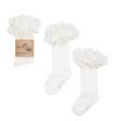 Ecru tutu kniekousen van Mama's Feet met ruches aan de bovenkant, los en met papieren wikkel.