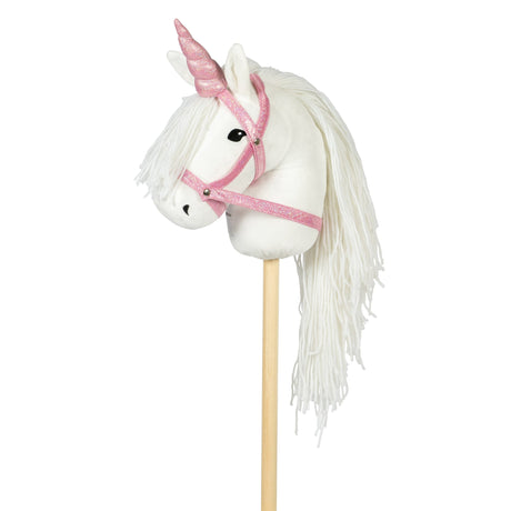 Roze glitterhoorn en halster op een wit stokpaard met lange witte manen en houten stok