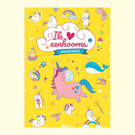 Vriendenboek Eenhoorns met gele kaft, een grote roze eenhoorn en kleurrijke tekeningen van regenbogen en sterren.