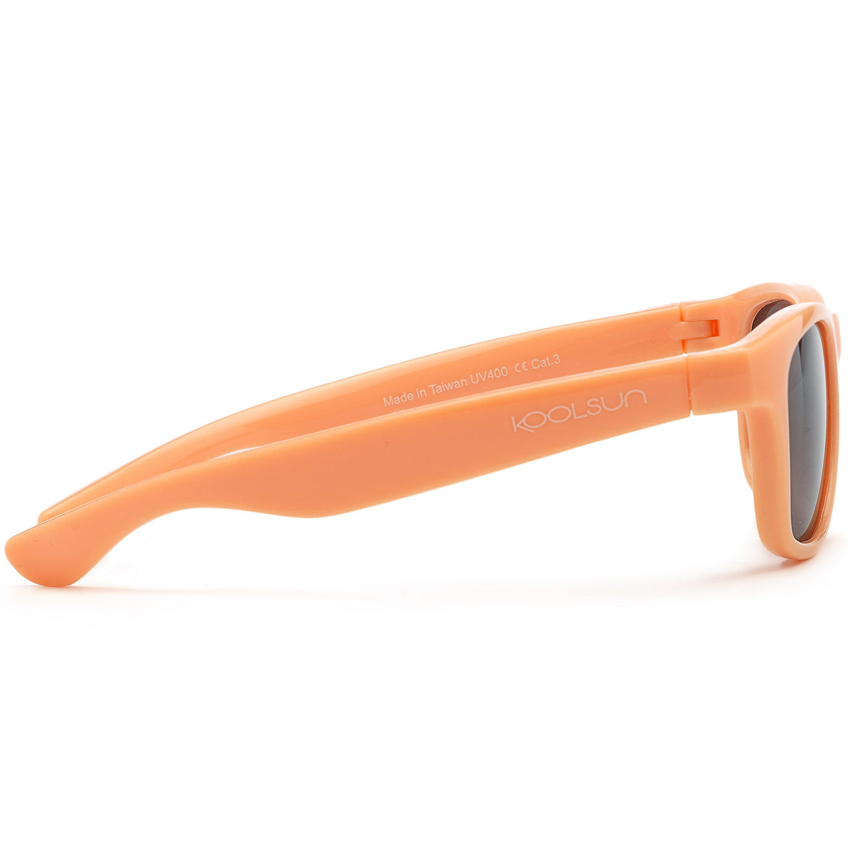 Zijaanzicht van de papaya-oranje Koolsun Wave zonnebril met het Koolsun-logo op het pootje.